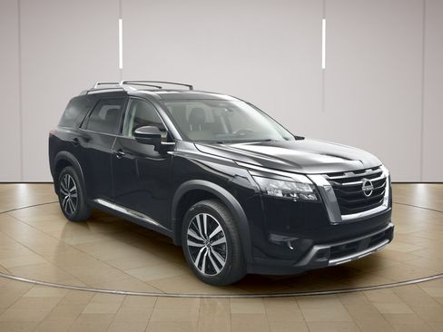 Certified 2025 Nissan Pathfinder Platinum w/ Cargo Package FWD image 1