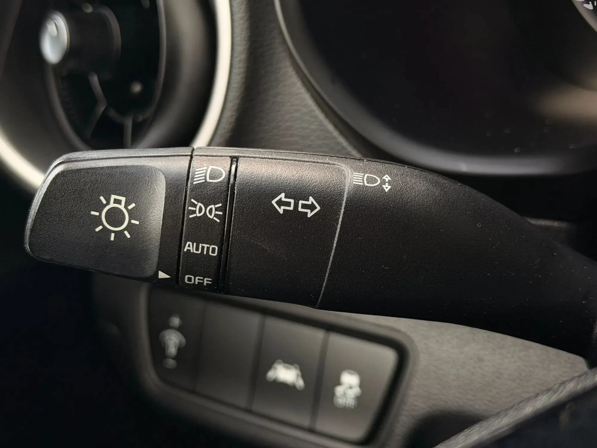 Used 2020 Kia Forte LXS FWD image 42