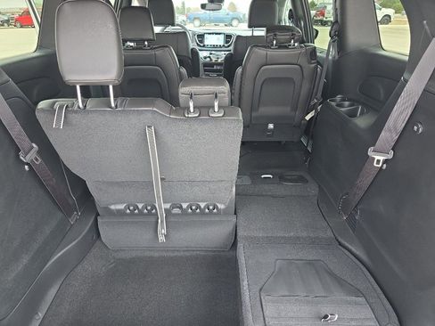 New 2026 Chrysler Pacifica Select image 18