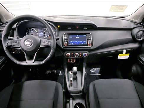 New 2025 Nissan Kicks Play S image 5