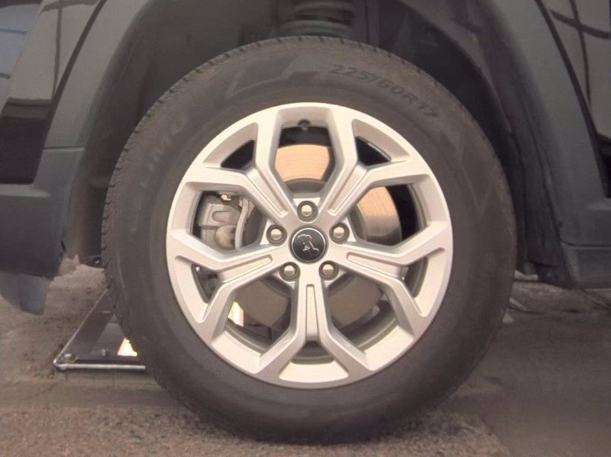 Used 2025 Jeep Compass Latitude w/ Sun & Sound Group AWD/4WD image 16
