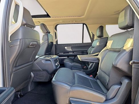 Used 2025 Ford Expedition Max Platinum AWD/4WD image 15