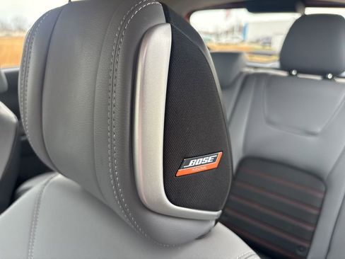 Used 2023 Nissan Kicks SR w/ SR Premium Package FWD image 3