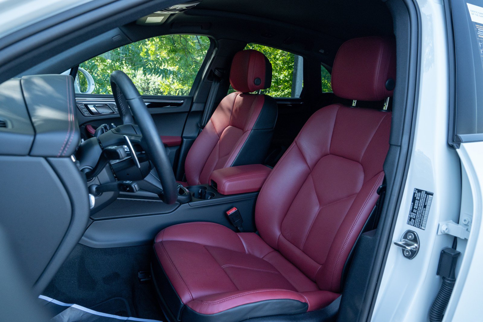 Certified 2026 Porsche Macan AWD/4WD image 5