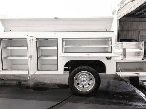 Used 2024 Ford F550 2WD Crew Cab Super Duty w/ XLT Value Package image 27