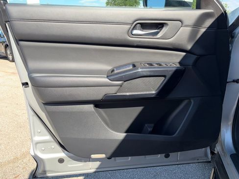 Used 2022 Nissan Pathfinder SV w/ SV Black Package image 20