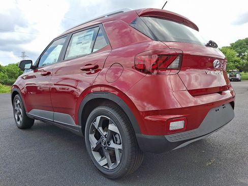 New 2025 Hyundai Venue Limited image 3