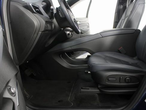 Used 2022 Buick Enclave Essence image 15