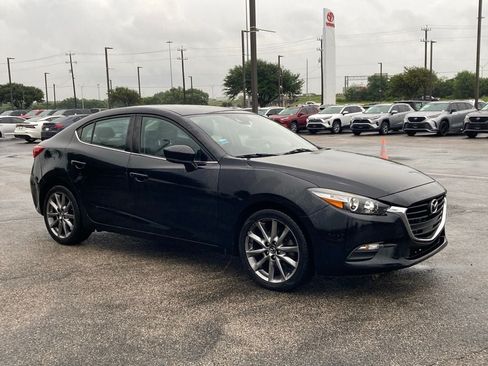 Used 2018 MAZDA MAZDA3 Touring FWD image 3