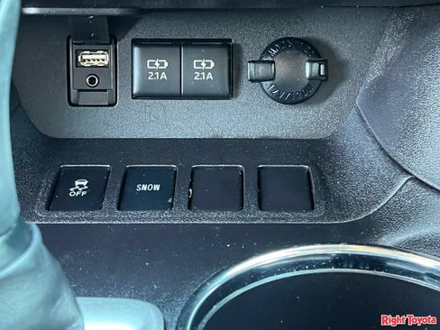 Certified 2017 Toyota Highlander Limited FWD image 27