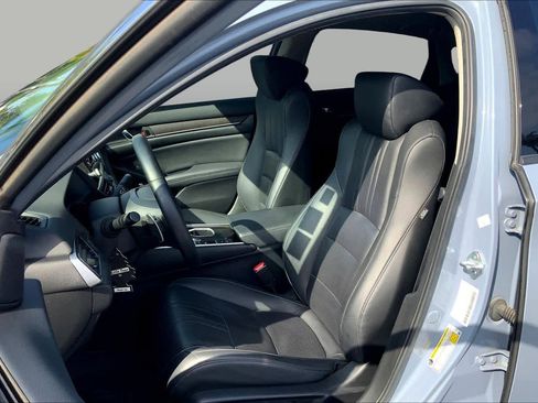 Used 2021 Honda Accord Touring image 7