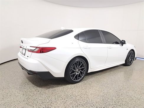 Used 2025 Toyota Camry LE image 5