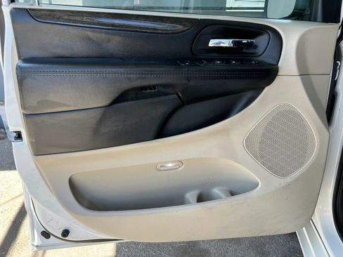 Used 2018 Dodge Grand Caravan SE w/ UConnect Hands-Free Group FWD image 16