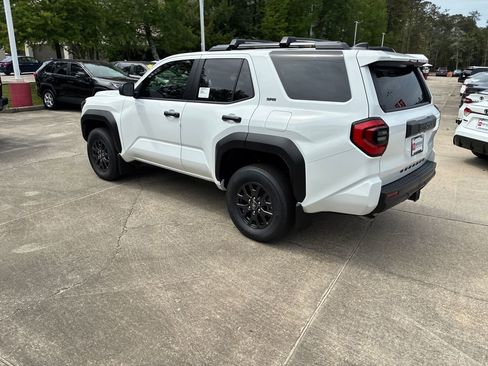 New 2026 Toyota 4Runner SR5 AWD/4WD image 3