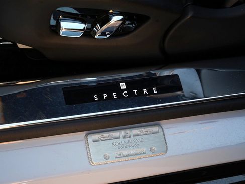 Certified 2024 Rolls-Royce Spectre w/ Leather Finishing Pack AWD/4WD image 9