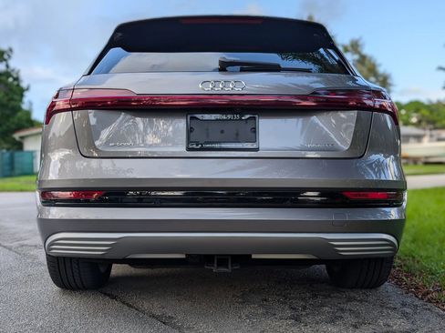 Used 2021 Audi e-tron Premium w/ Towing Package image 79