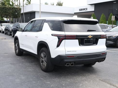 Used 2024 Chevrolet Traverse LS FWD image 5