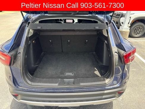 Used 2024 Chevrolet Trax LT w/ LT Convenience Package FWD image 21