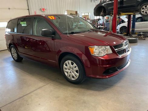 Used 2017 Dodge Grand Caravan SE FWD image 5