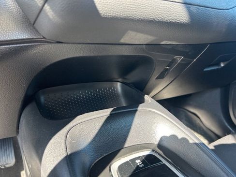 Used 2022 Toyota Corolla LE image 22