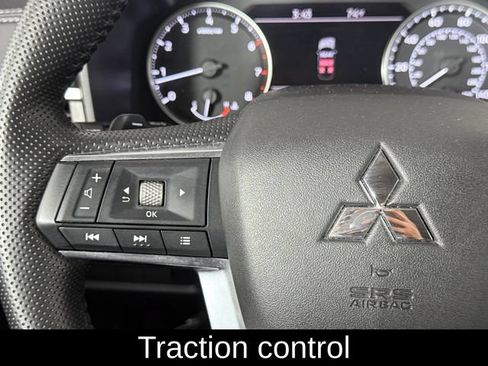 Used 2025 Mitsubishi Outlander AWD image 8