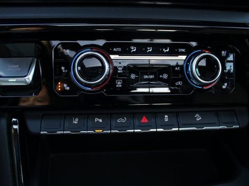 Used 2024 GMC Sierra 2500 AT4 w/ AT4 Premium Plus Package image 28