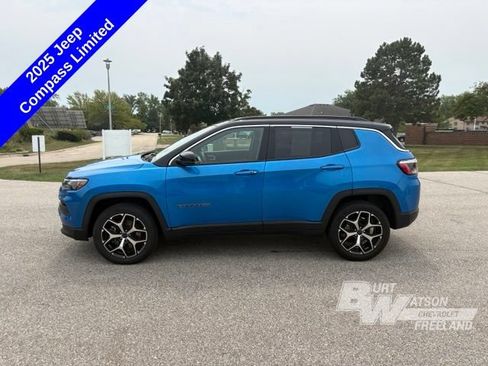 Used 2025 Jeep Compass Limited AWD/4WD image 3