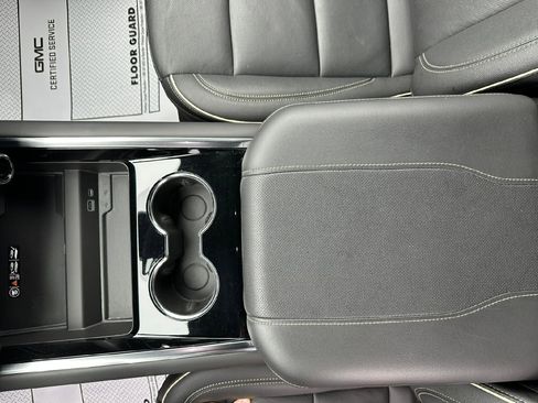 Certified 2025 Chevrolet Suburban Premier image 26