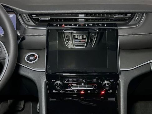 New 2025 Jeep Grand Cherokee L Altitude image 9