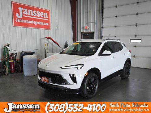 Used 2024 Buick Encore GX Sport Touring image 1