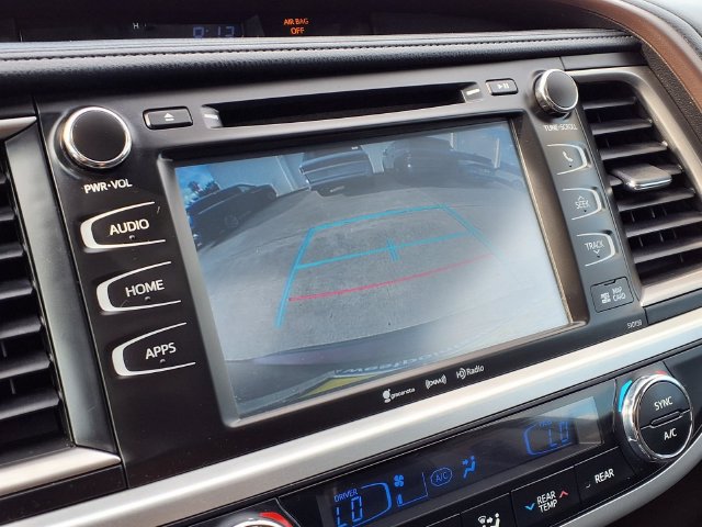 Used 2016 Toyota Highlander XLE FWD image 12