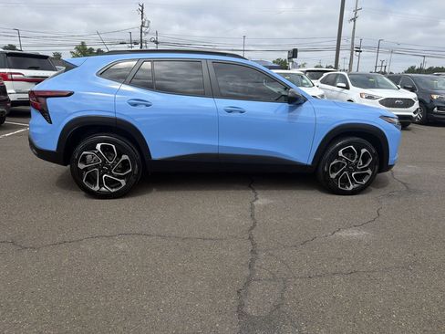 Used 2024 Chevrolet Trax RS w/ Sunroof Package FWD image 6