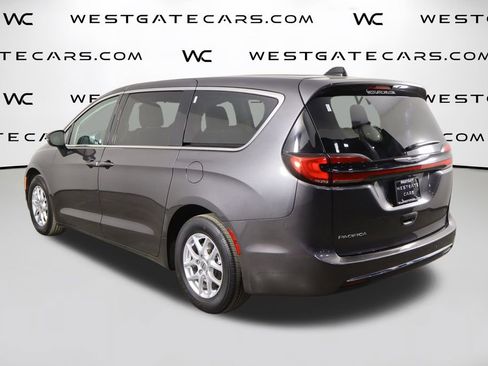 Used 2023 Chrysler Pacifica Touring-L FWD image 50