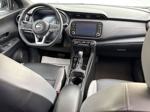 Used 2024 Nissan Kicks SR w/ SR Premium Package FWD image 31