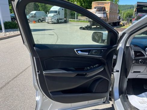 Used 2019 Ford Edge Titanium AWD/4WD image 6