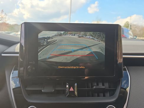 Used 2023 Toyota Corolla LE image 22