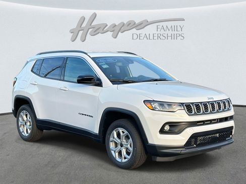 New 2026 Jeep Compass Latitude image 2