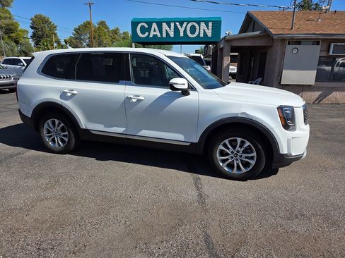 Used 2020 Kia Telluride LX FWD image 2