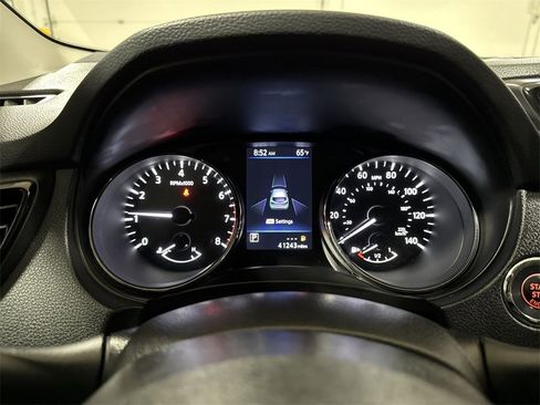 Used 2020 Nissan Rogue Sport SV image 12