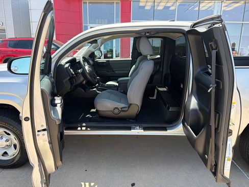 Used 2019 Toyota Tacoma SR RWD image 14