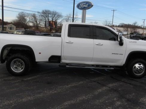 Used 2022 Chevrolet Silverado 3500 High Country image 9