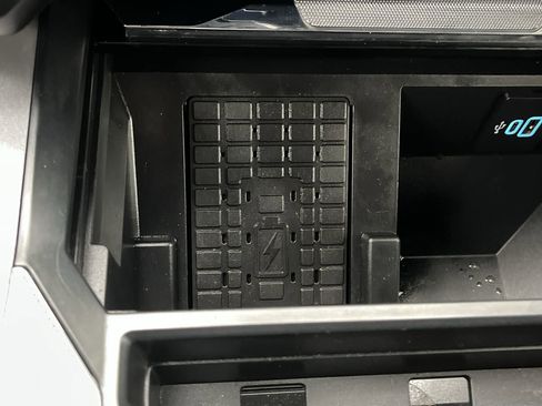 Used 2023 Ford F350 Lariat w/ Chrome Package image 26