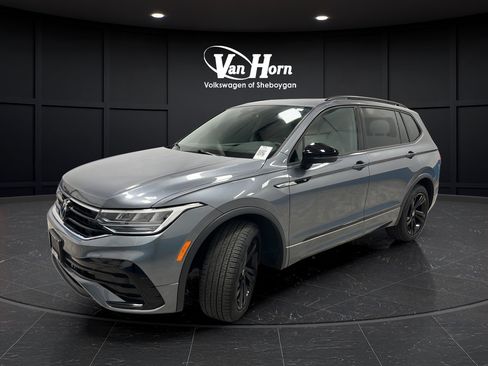 Used 2024 Volkswagen Tiguan SE R-Line AWD/4WD image 3