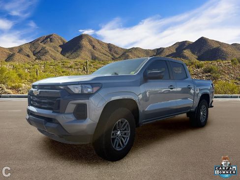 Used 2023 Chevrolet Colorado LT AWD/4WD image 2