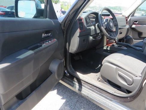 Used 2012 Jeep Liberty Sport image 10