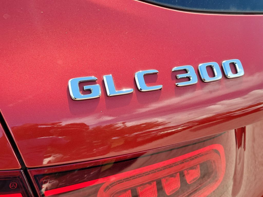 Used 2021 Mercedes-Benz GLC 300 w/ Premium Package image 29