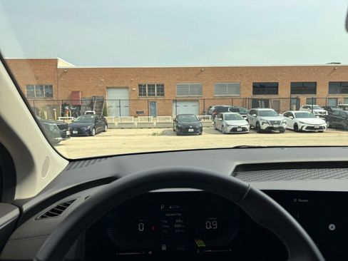 Used 2026 Kia Carnival FWD image 33