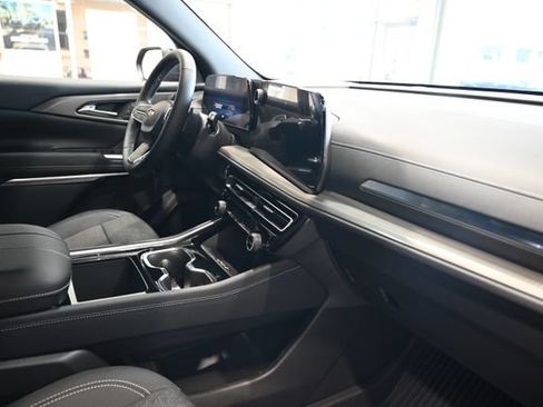 New 2026 Chevrolet Traverse LT w/ LPO, Floor Liner Package FWD image 14
