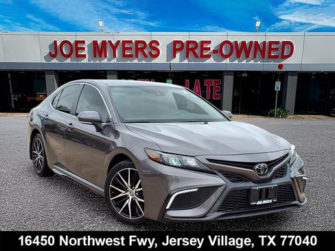 Used 2023 Toyota Camry SE FWD image 1