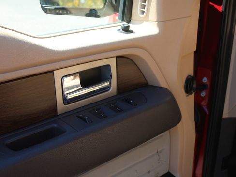 Used 2014 Ford F150 Lariat w/ Equipment Group 501A Mid RWD image 24